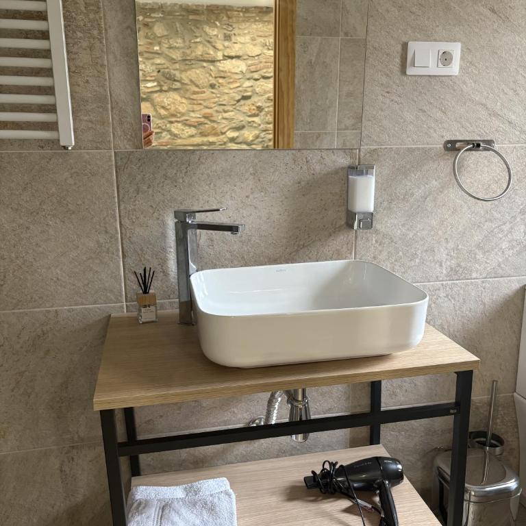 Hostal Milana Girona - Habitación Triple Básica - 10