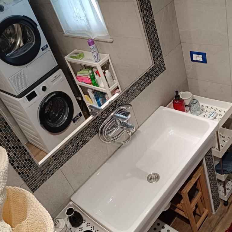 La Graziosa in Suite wifi parcheggio gratuito self check-in Zona Lerici Guercio - Villa con 1 Camera da Letto - 33