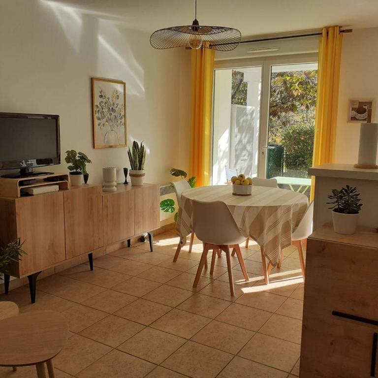 Appartement T2 moderne avec terrasse, parking et accès internet - Cambo-les-Bains - Appartement 1 Chambre - 13