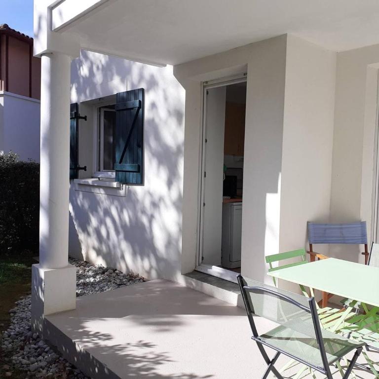 Appartement T2 moderne avec terrasse, parking et accès internet - Cambo-les-Bains - Appartement 1 Chambre - 17