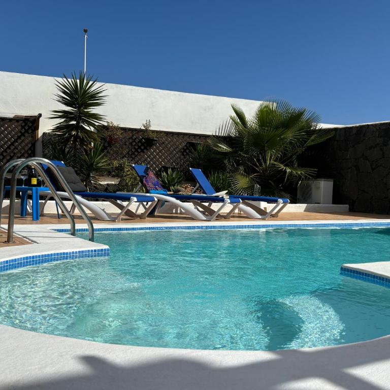 Villa Adel, Oasis de paz con piscina climatizada - Villa - 3