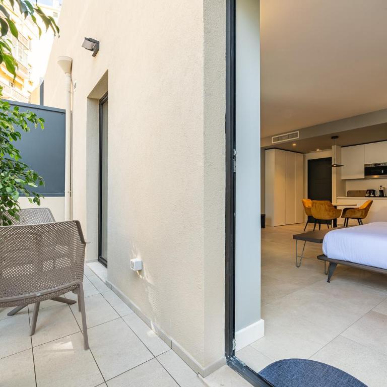 Karalin Sonnino Suites - Suite King con Balcone - 4