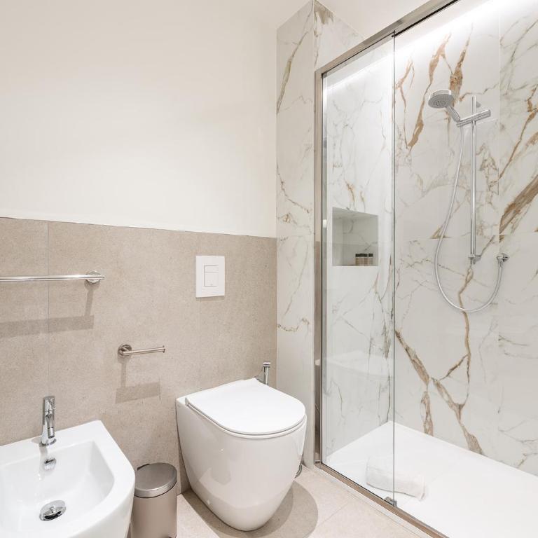 Karalin Sonnino Suites - Suite King con Balcone - 5