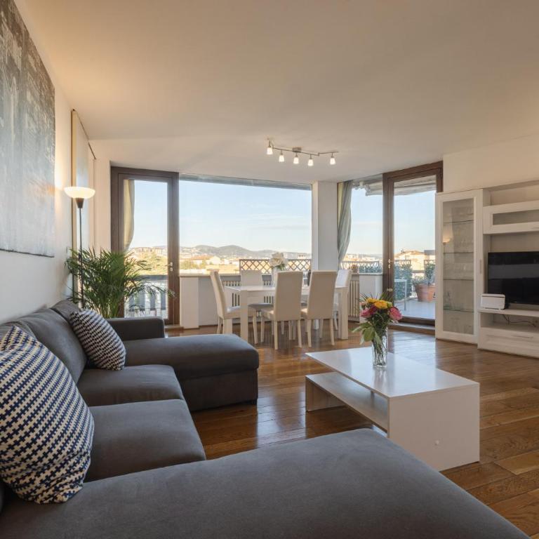 Central Penthouse with a view - Two-Bedroom Apartment with City View - 11