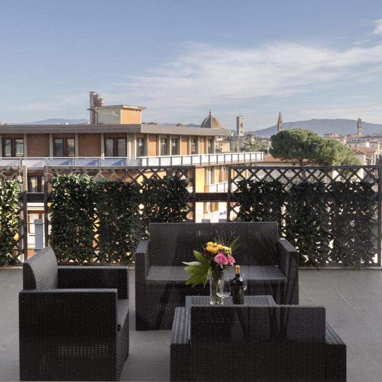 Central Penthouse with a view - Two-Bedroom Apartment with City View - 4