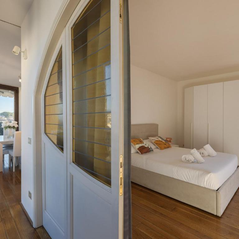 Central Penthouse with a view - Two-Bedroom Apartment with City View - 18