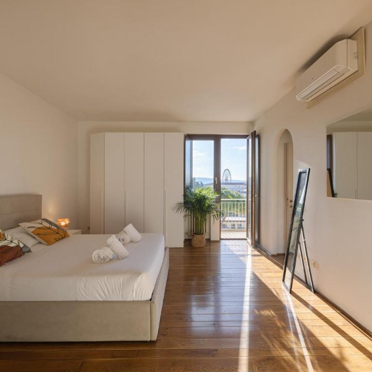 Central Penthouse with a view - Two-Bedroom Apartment with City View - 19