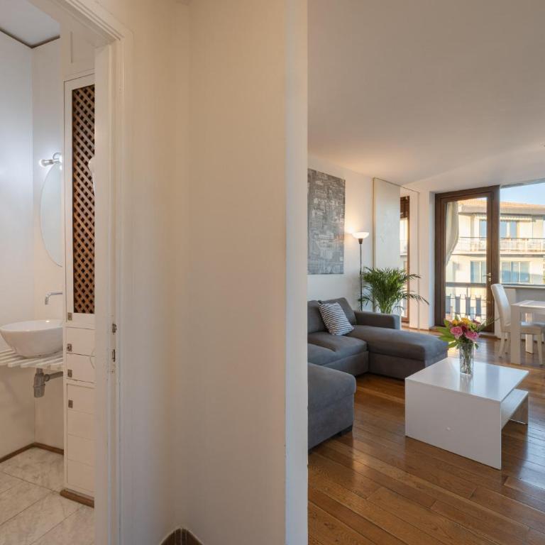 Central Penthouse with a view - Two-Bedroom Apartment with City View - 28