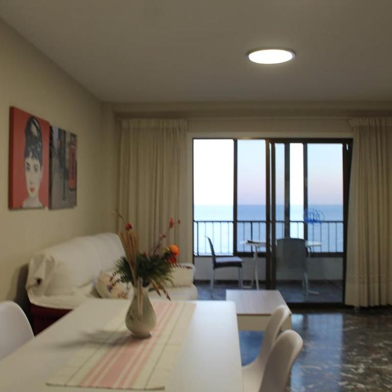 BENIDORM PRIMERISIMA LINEA De PLAYA - Apartamento de 2 dormitorios - 85