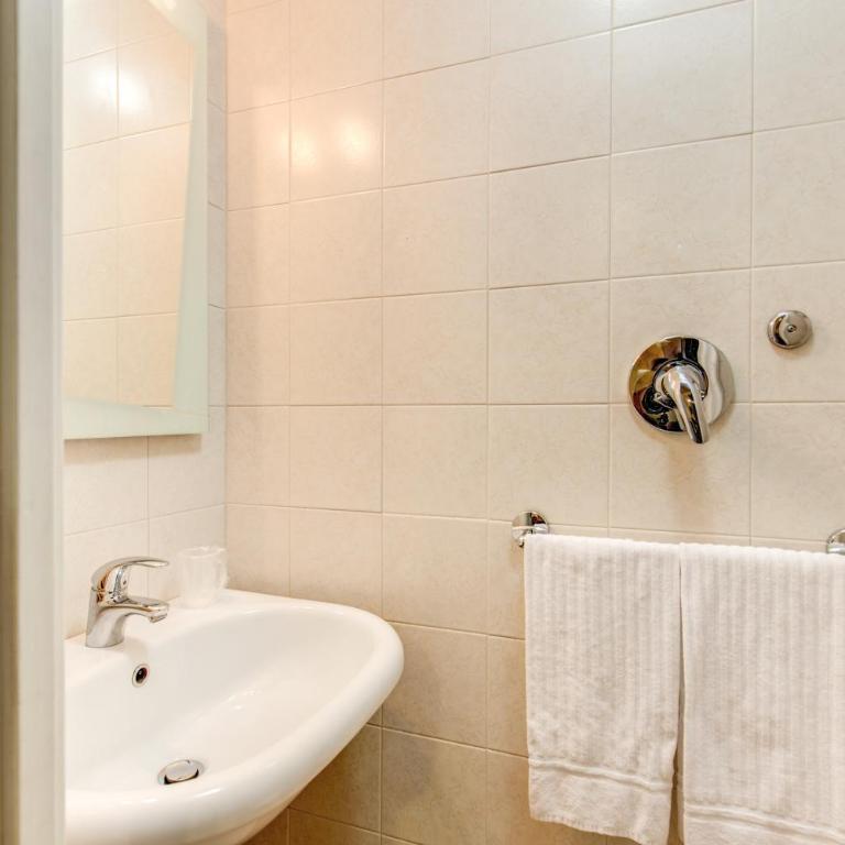 Apollo Apartments Colosseo - Appartamento con 2 Camere da Letto - 5