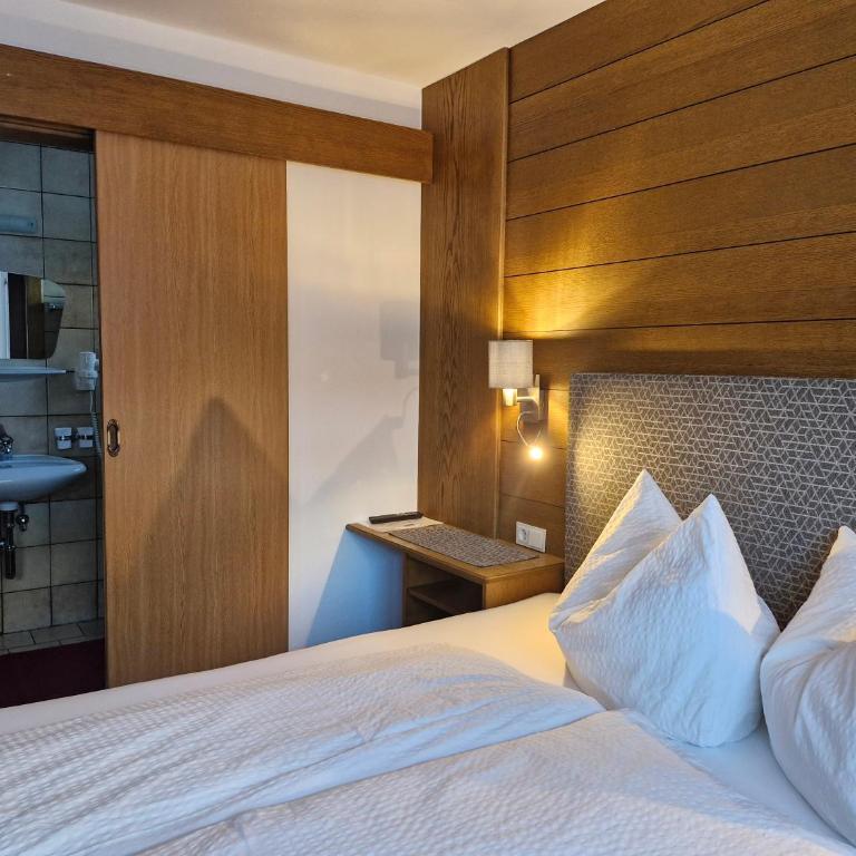 Gästehaus Kuen - Doppelzimmer mit Balkon - 1