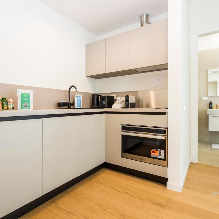 Waterfront Luxury Studio, FREE Parking, AC, NETFLIX & WIFI By Tilo Lux - Apartment with Sea View - 3