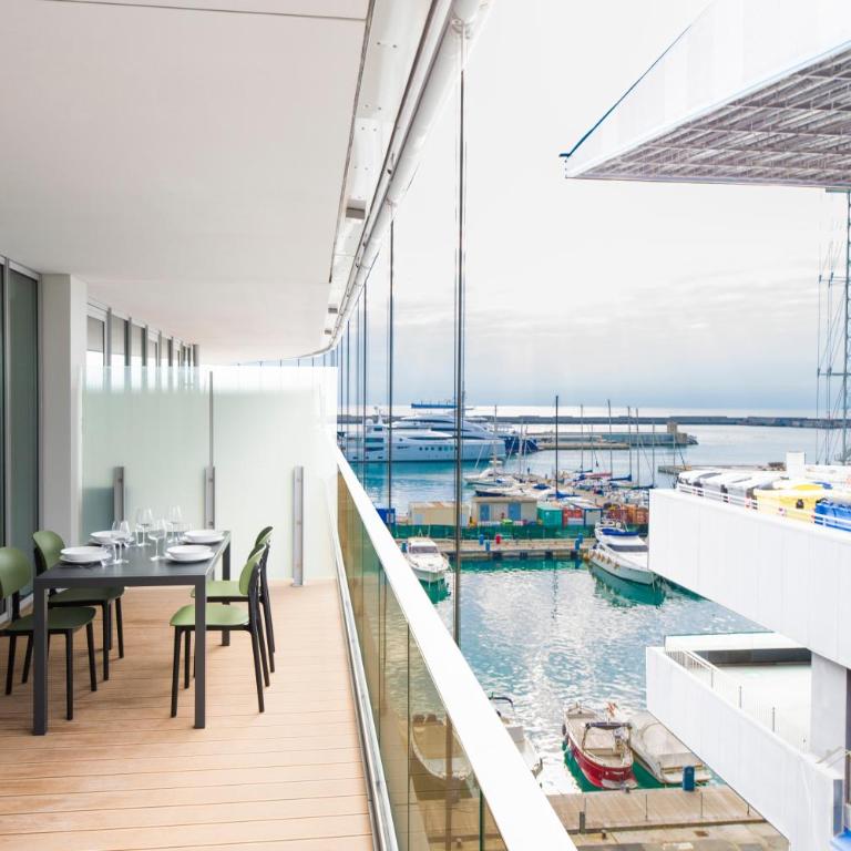 Waterfront Luxury Studio, FREE Parking, AC, NETFLIX & WIFI By Tilo Lux - Apartment with Sea View - 1