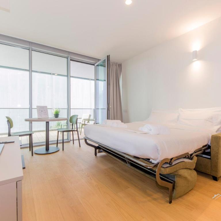 Waterfront Luxury Studio, FREE Parking, AC, NETFLIX & WIFI By Tilo Lux - Apartment with Sea View - 10