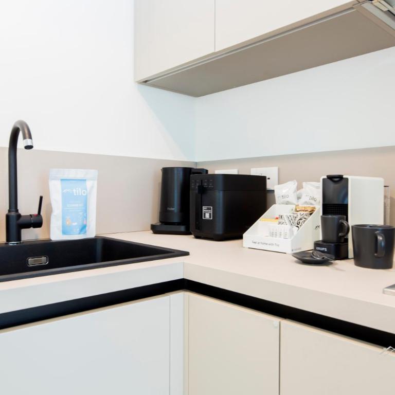 Waterfront Luxury Studio, FREE Parking, AC, NETFLIX & WIFI By Tilo Lux - Apartment with Sea View - 18