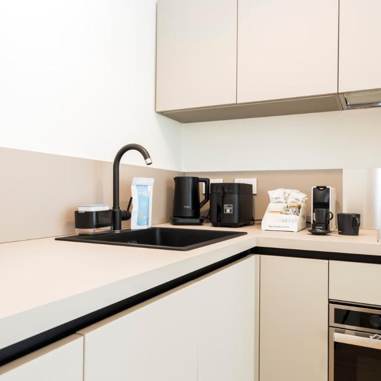 Waterfront Luxury Studio, FREE Parking, AC, NETFLIX & WIFI By Tilo Lux - Apartment with Sea View - 16