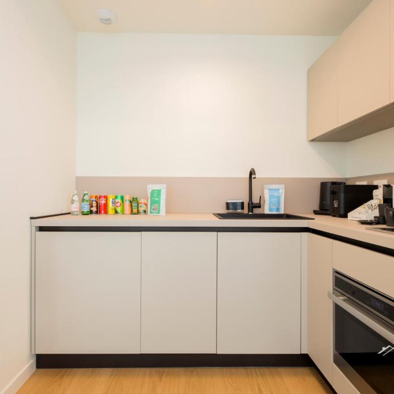 Waterfront Luxury Studio, FREE Parking, AC, NETFLIX & WIFI By Tilo Lux - Apartment with Sea View - 15