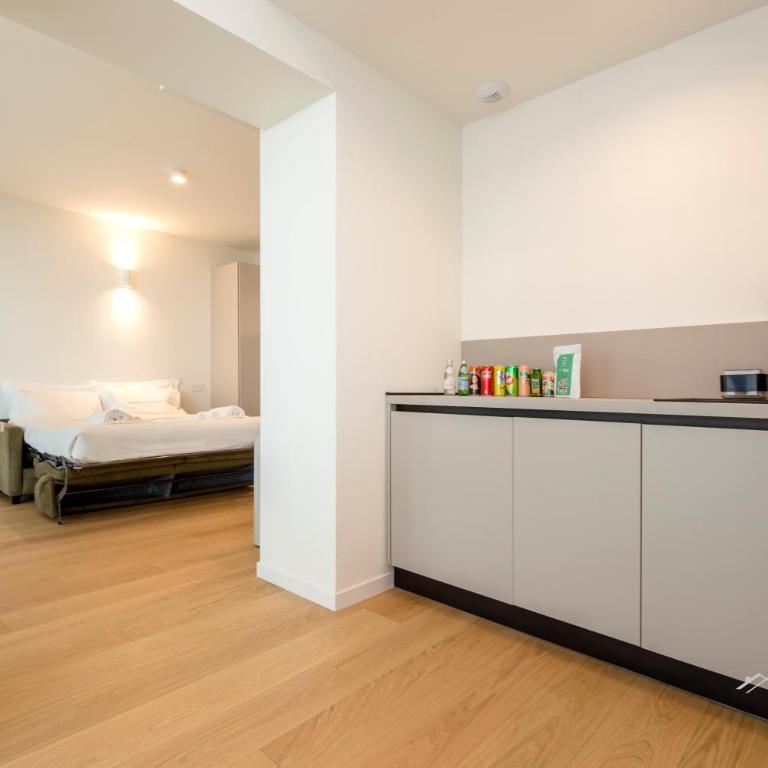 Waterfront Luxury Studio, FREE Parking, AC, NETFLIX & WIFI By Tilo Lux - Apartment with Sea View - 14