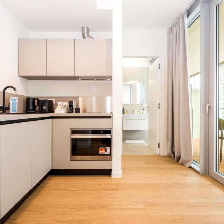 Waterfront Luxury Studio, FREE Parking, AC, NETFLIX & WIFI By Tilo Lux - Apartment with Sea View - 13