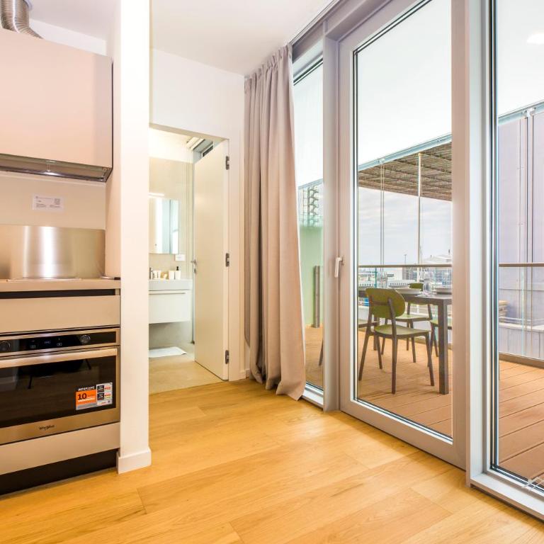 Waterfront Luxury Studio, FREE Parking, AC, NETFLIX & WIFI By Tilo Lux - Apartment with Sea View - 12