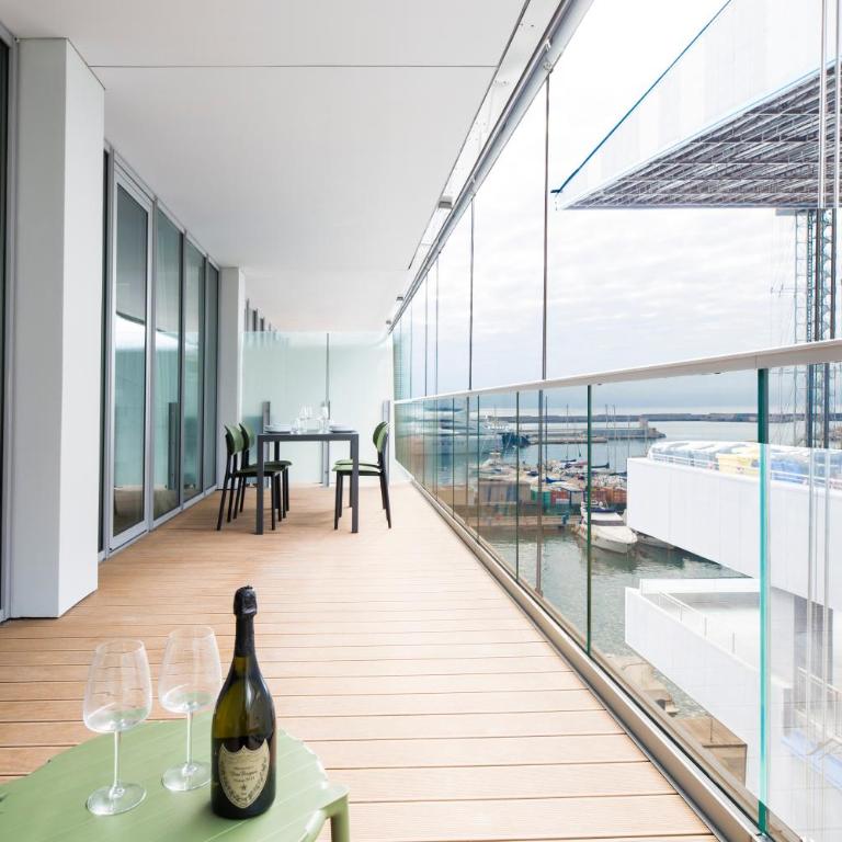 Waterfront Luxury Studio, FREE Parking, AC, NETFLIX & WIFI By Tilo Lux - Apartment with Sea View - 27