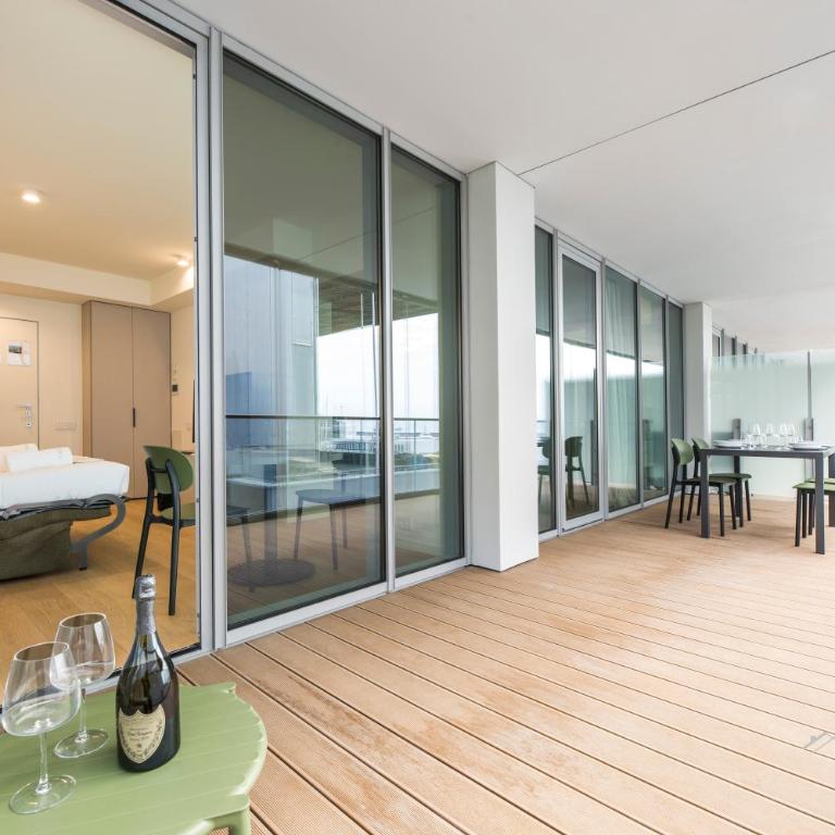 Waterfront Luxury Studio, FREE Parking, AC, NETFLIX & WIFI By Tilo Lux - Apartment with Sea View - 26