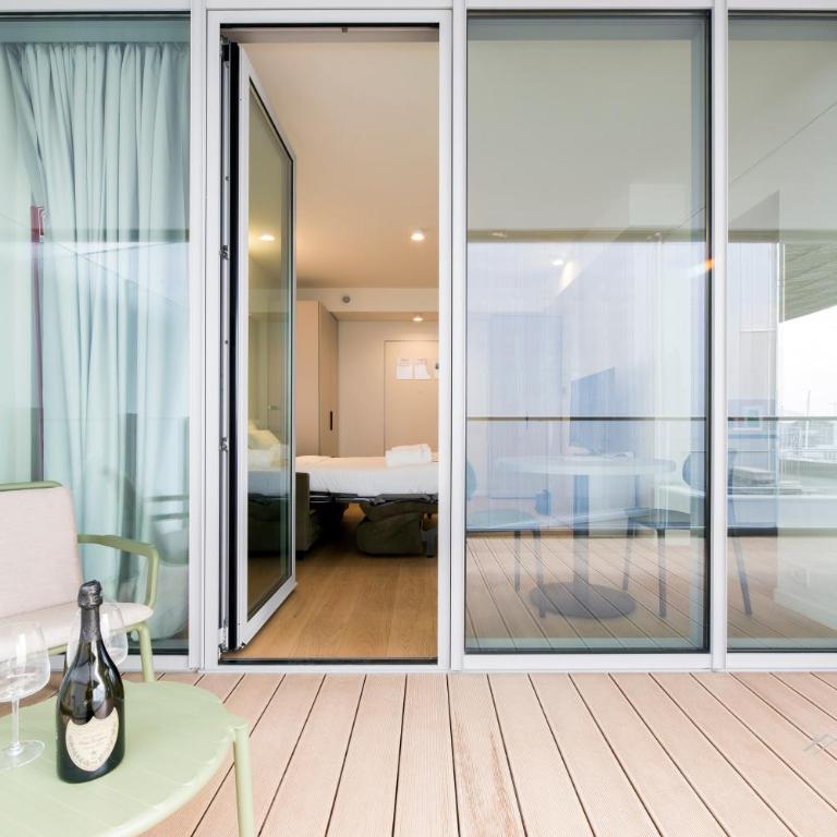 Waterfront Luxury Studio, FREE Parking, AC, NETFLIX & WIFI By Tilo Lux - Apartment with Sea View - 25
