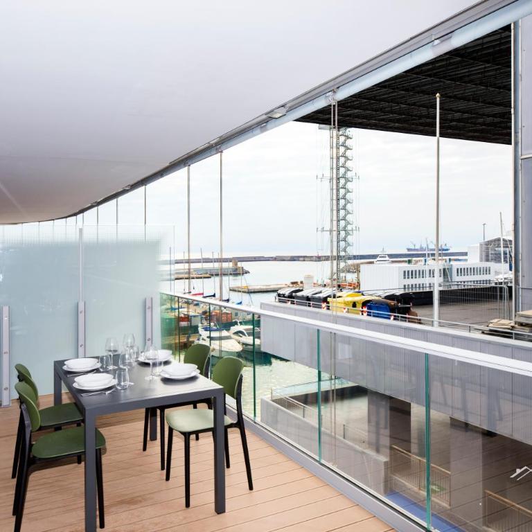 Waterfront Luxury Studio, FREE Parking, AC, NETFLIX & WIFI By Tilo Lux - Apartment with Sea View - 24