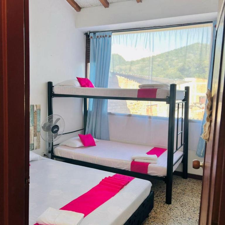 CasaGitanos Hotel - Habitación Cuádruple Económica con baño compartido - 4