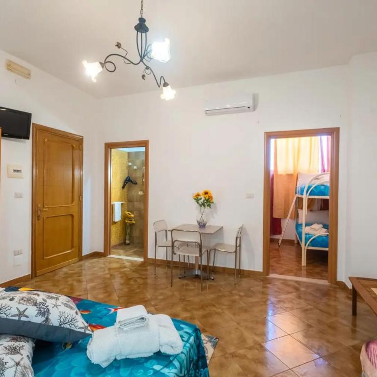 Riviera Room BB Controvento - Family Room - 11