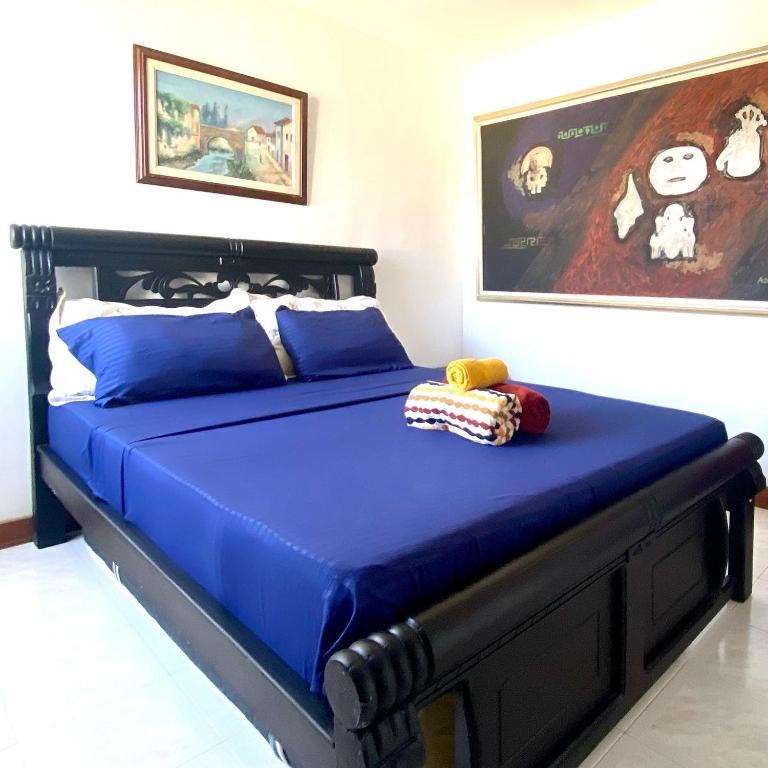Cozy, well-located 3 bedroom Apartment, 5 min from Rodadero Beach, Free Parking - Three-Bedroom Apartment with Mountain View - 20