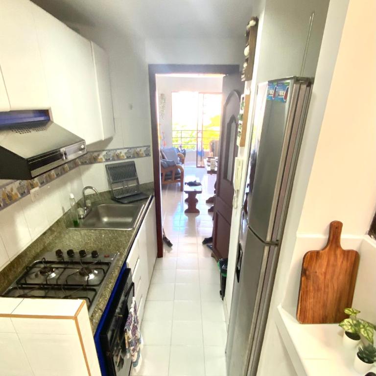Cozy, well-located 3 bedroom Apartment, 5 min from Rodadero Beach, Free Parking - Three-Bedroom Apartment with Mountain View - 24