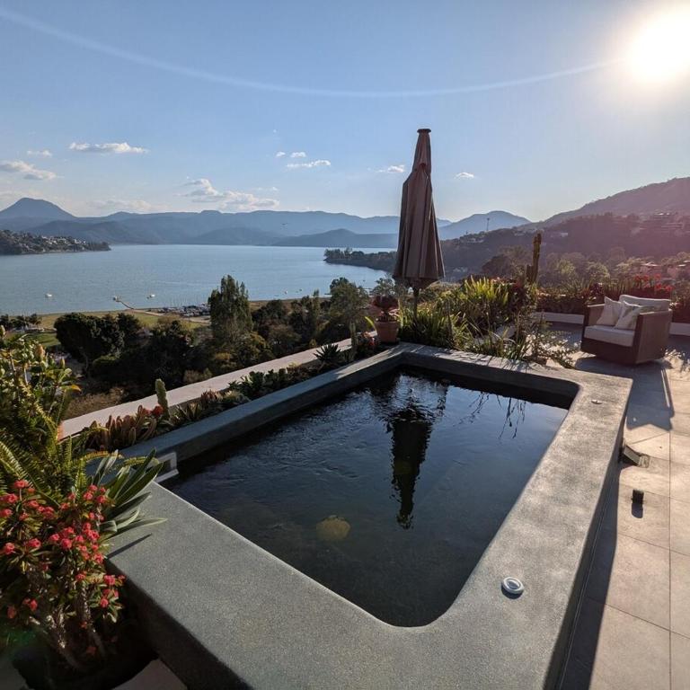 Designer Home with Jacuzzi Spectacular Lake Views - Villa de 3 dormitorios - 1