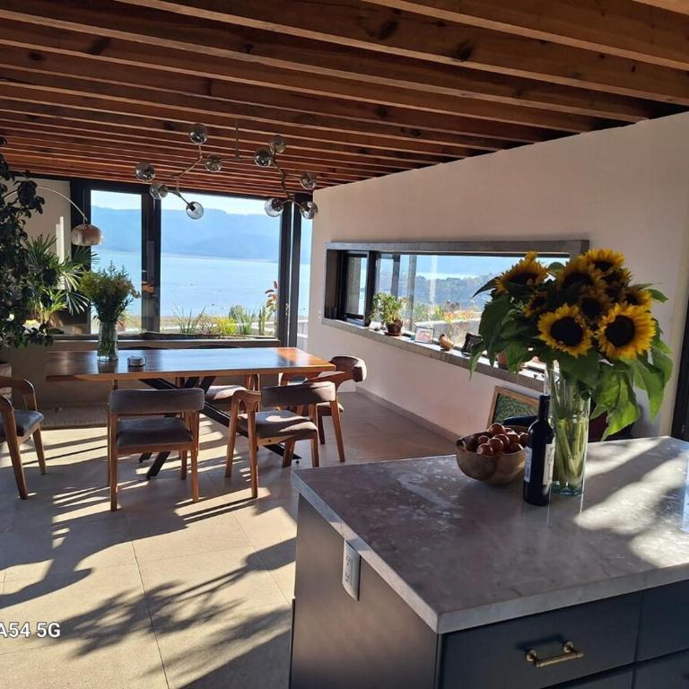 Designer Home with Jacuzzi Spectacular Lake Views - Villa de 3 dormitorios - 3