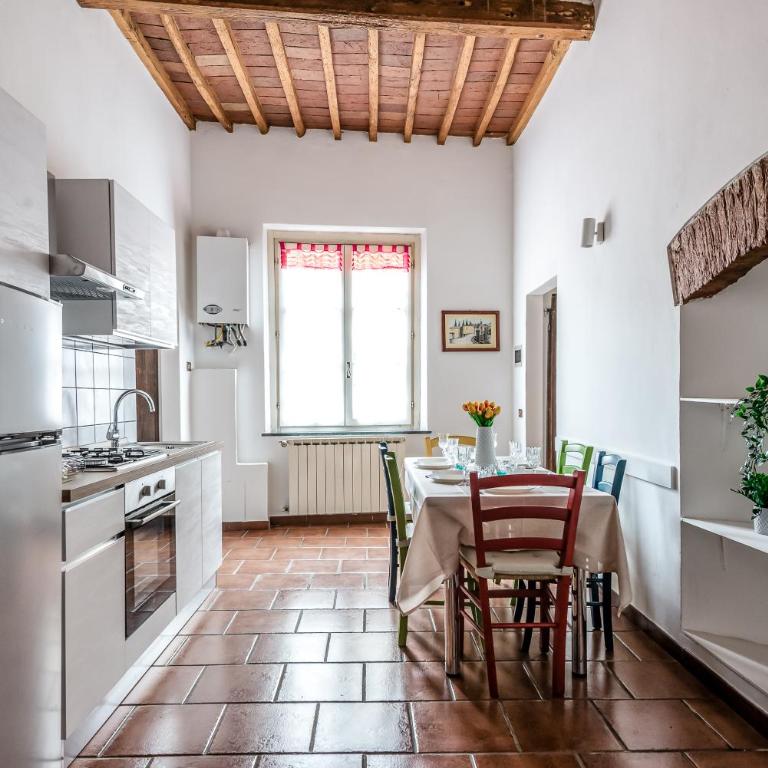 Hostly-Maison L'Arancio-Large House near the Tower - Three-Bedroom Premium Apartment - 6