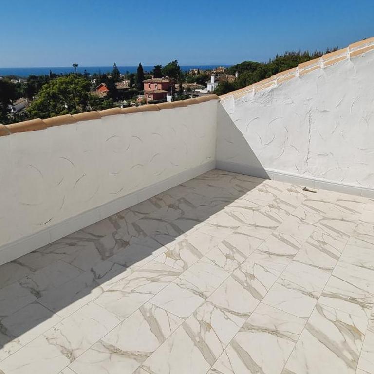 Duplex Nueva Andalucía con maravillosas vistas al mar - Apartamento de 3 dormitorios - 9