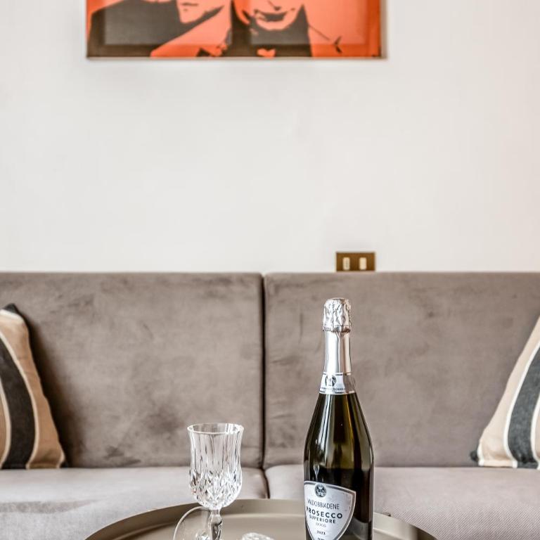 Hostly-Maison L'Arancio-Large House near the Tower - Three-Bedroom Premium Apartment - 1