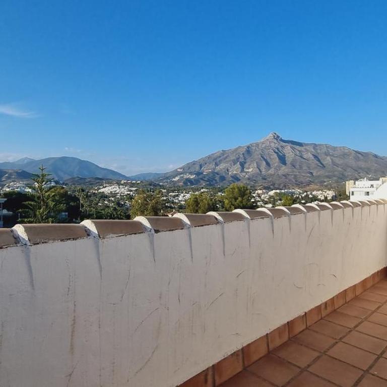 Duplex Nueva Andalucía con maravillosas vistas al mar - Apartamento de 3 dormitorios - 13