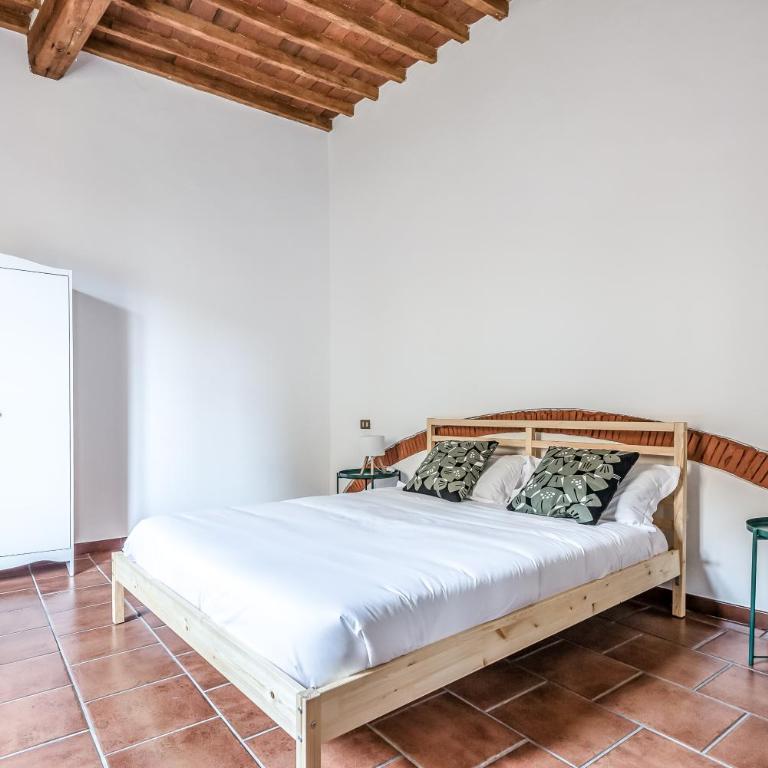Hostly-Maison L'Arancio-Large House near the Tower - Three-Bedroom Premium Apartment - 9