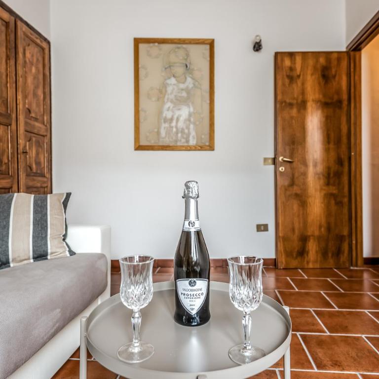 Hostly-Maison L'Arancio-Large House near the Tower - Three-Bedroom Premium Apartment - 10