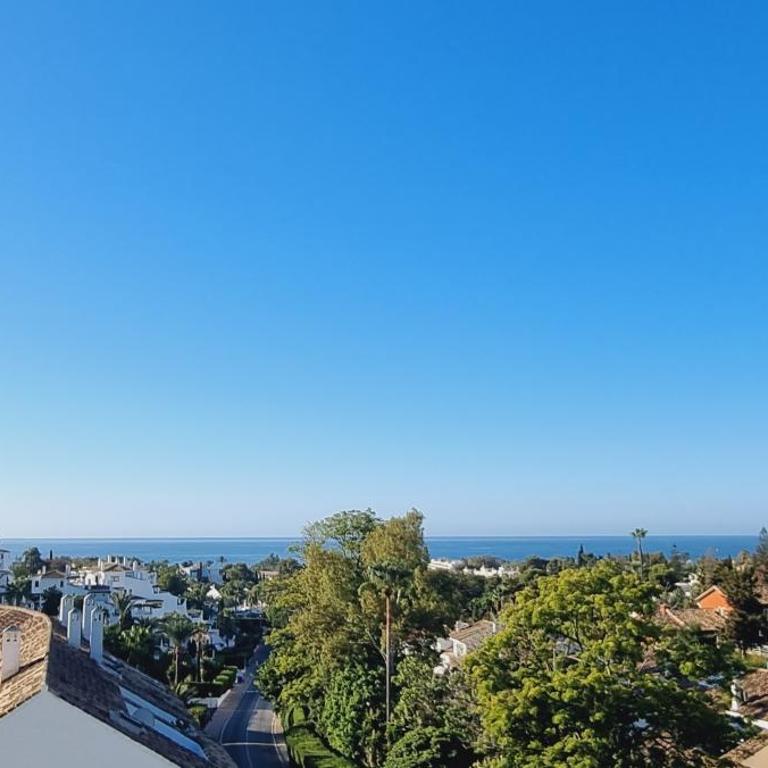 Duplex Nueva Andalucía con maravillosas vistas al mar - Apartamento de 3 dormitorios - 20