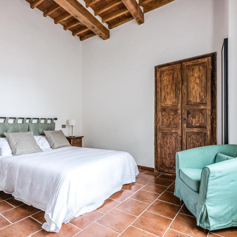 Hostly-Maison L'Arancio-Large House near the Tower - Three-Bedroom Premium Apartment - 4