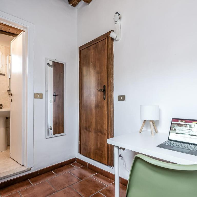 Hostly-Maison L'Arancio-Large House near the Tower - Three-Bedroom Premium Apartment - 17