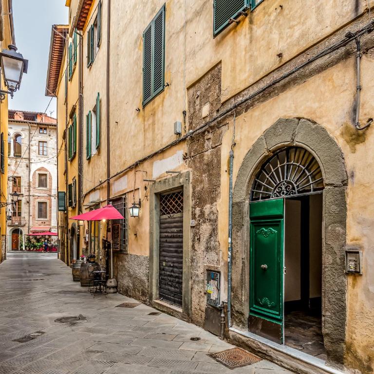 Hostly-Maison L'Arancio-Large House near the Tower - Three-Bedroom Premium Apartment - 24
