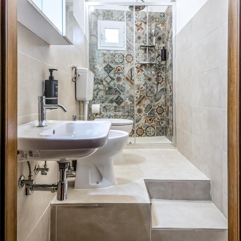 Hostly-Maison L'Arancio-Large House near the Tower - Three-Bedroom Premium Apartment - 27