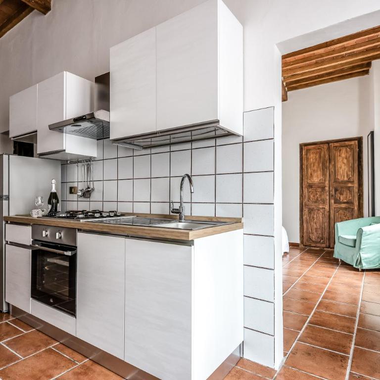 Hostly-Maison L'Arancio-Large House near the Tower - Three-Bedroom Premium Apartment - 30