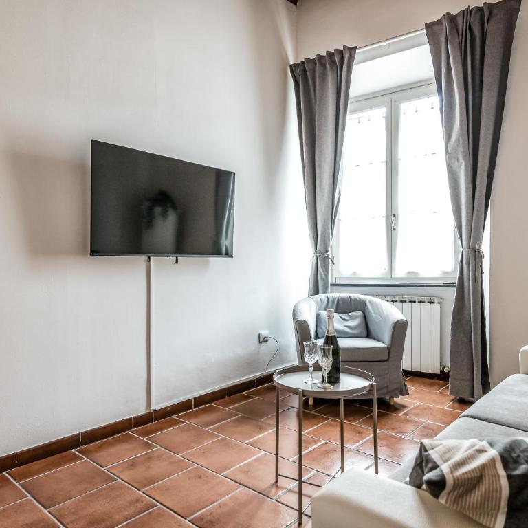 Hostly-Maison L'Arancio-Large House near the Tower - Three-Bedroom Premium Apartment - 37