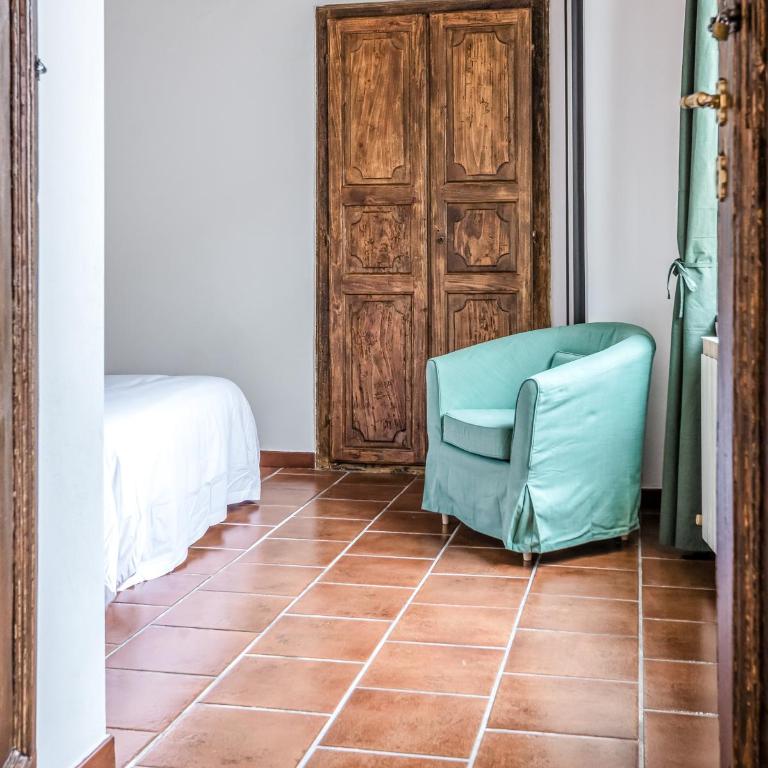 Hostly-Maison L'Arancio-Large House near the Tower - Three-Bedroom Premium Apartment - 38