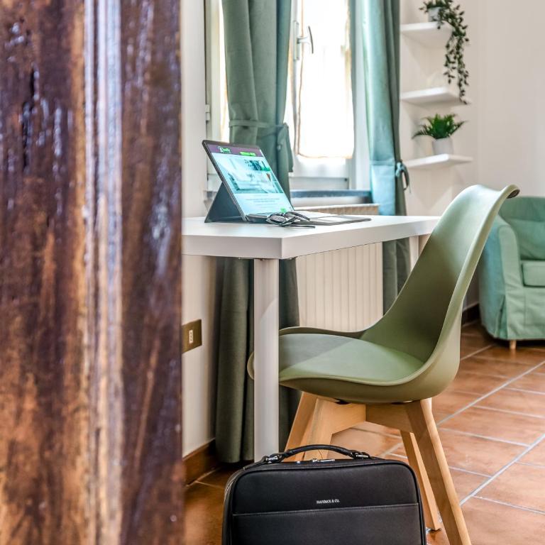 Hostly-Maison L'Arancio-Large House near the Tower - Three-Bedroom Premium Apartment - 41