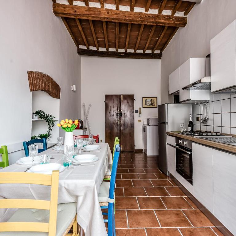 Hostly-Maison L'Arancio-Large House near the Tower - Three-Bedroom Premium Apartment - 43